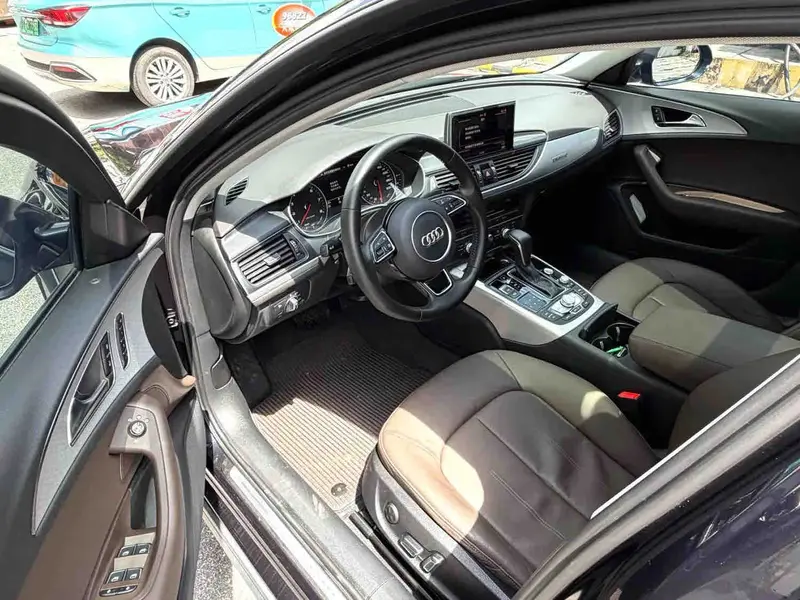 Vehicle photo 6