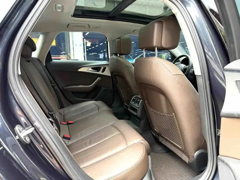 Vehicle photo 9