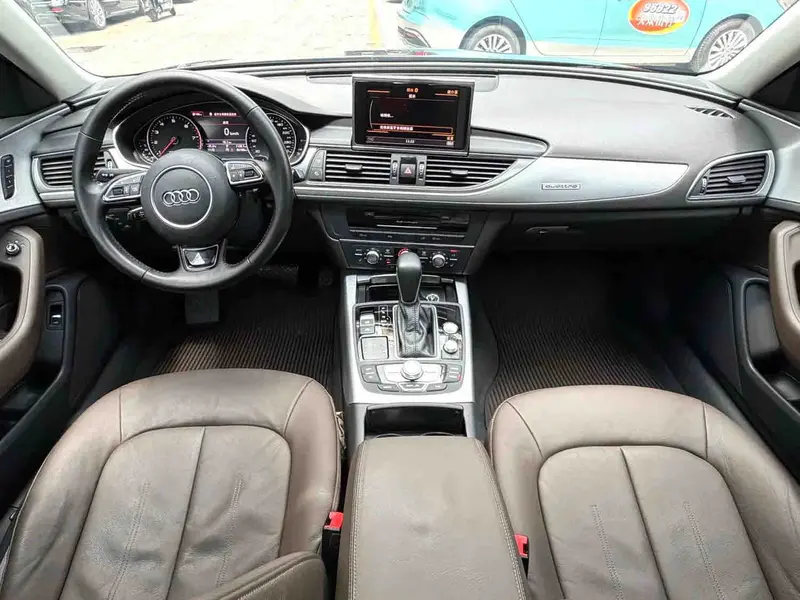 Vehicle photo 12