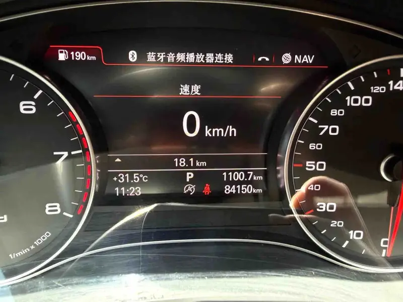 Vehicle photo 18