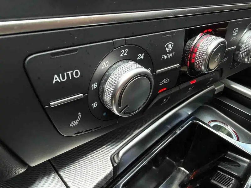 Vehicle photo 19
