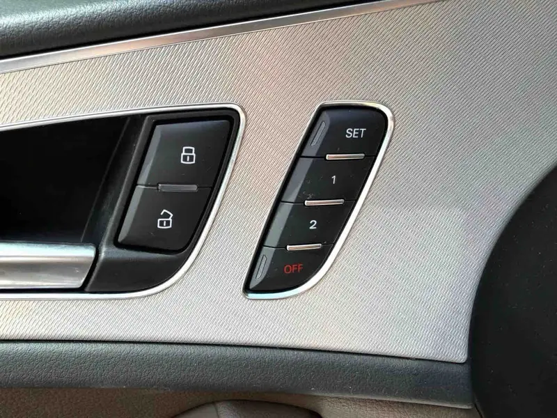 Vehicle photo 20