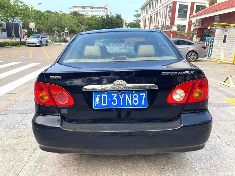Vehicle photo 5
