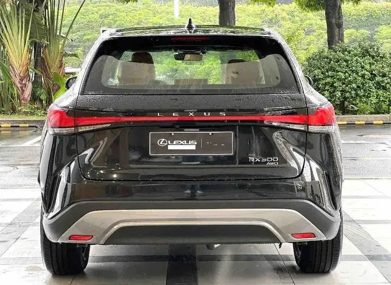 Vehicle photo 4