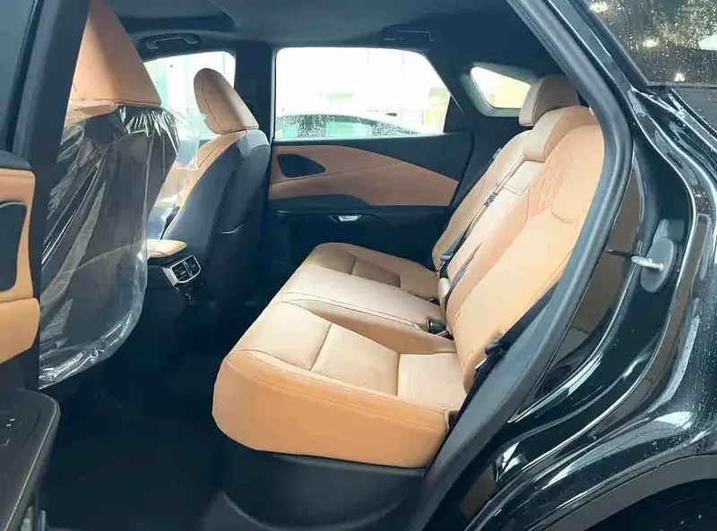 Vehicle photo 5