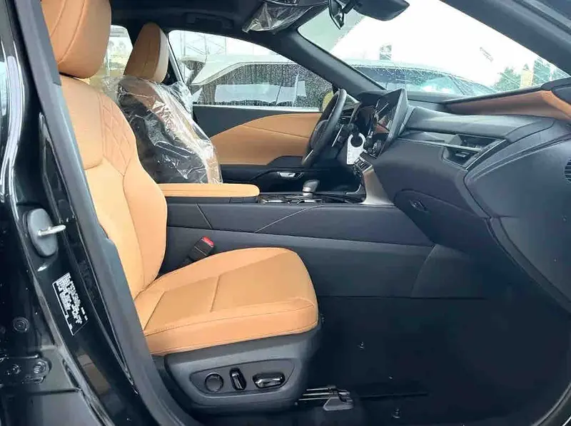 Vehicle photo 8