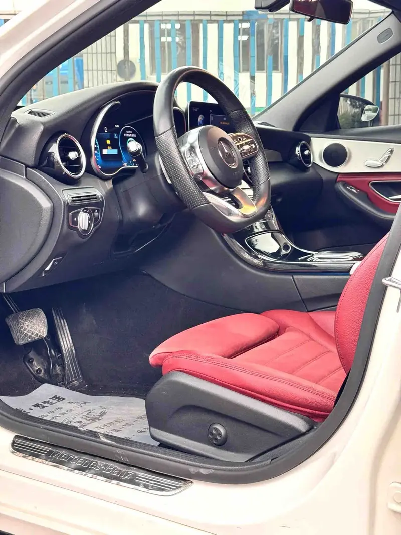Vehicle photo 4