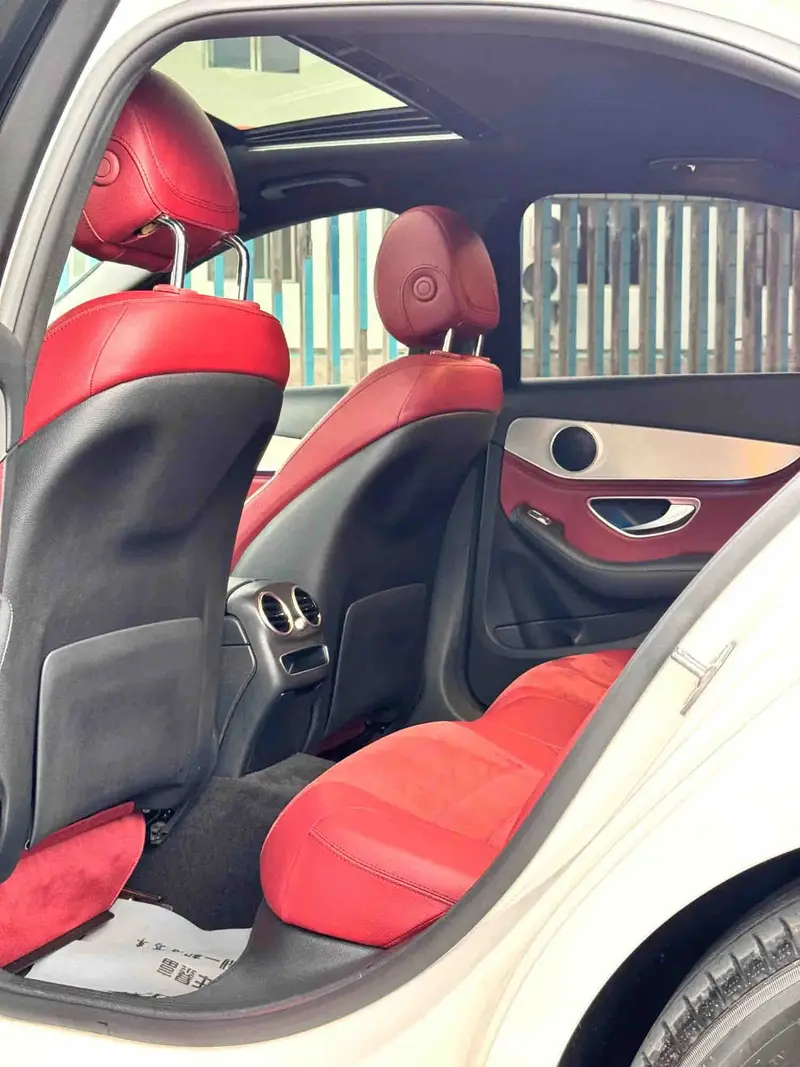 Vehicle photo 5