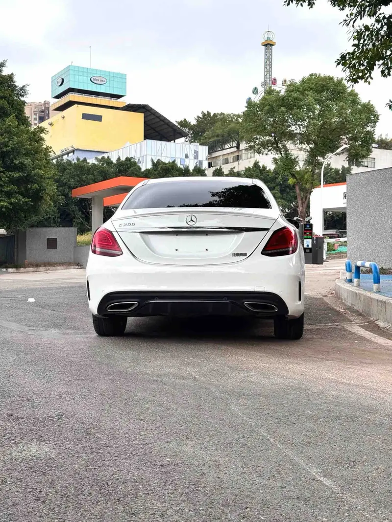 Vehicle photo 6