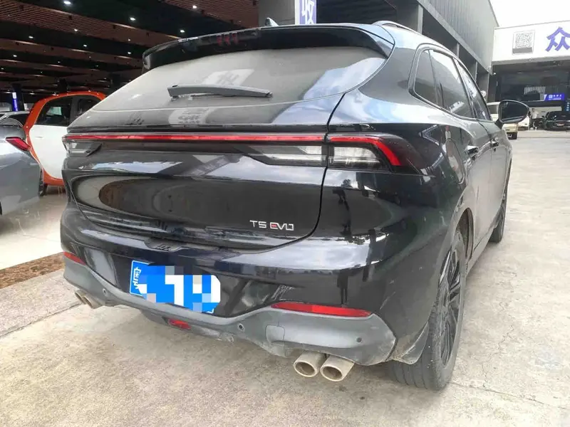Vehicle photo 4