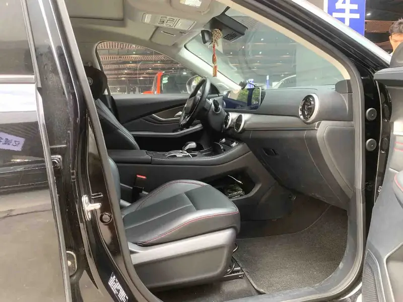 Vehicle photo 7