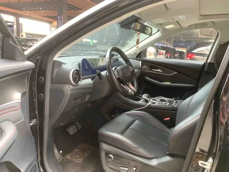 Vehicle photo 8