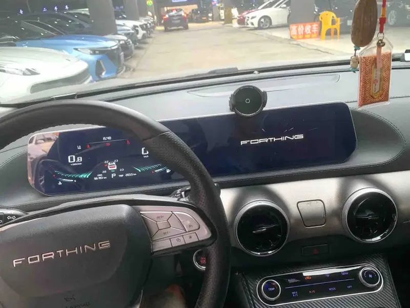 Vehicle photo 9