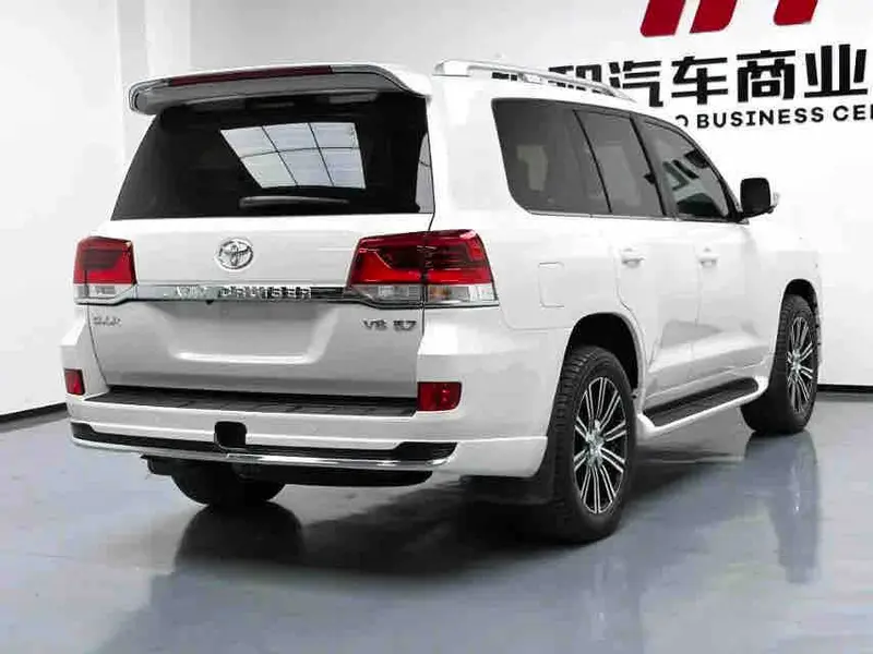 Vehicle photo 4