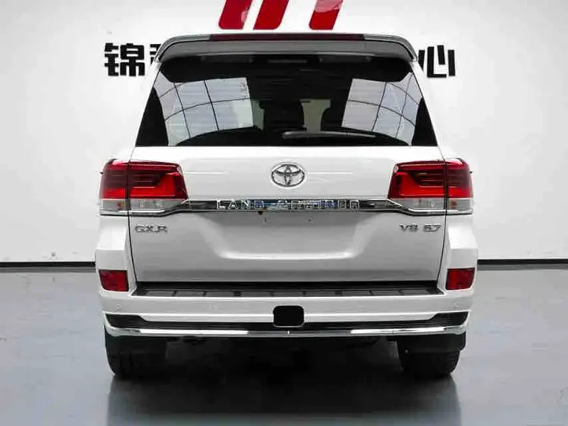 Vehicle photo 5