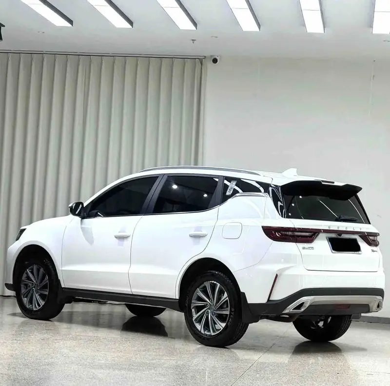 Vehicle photo 4