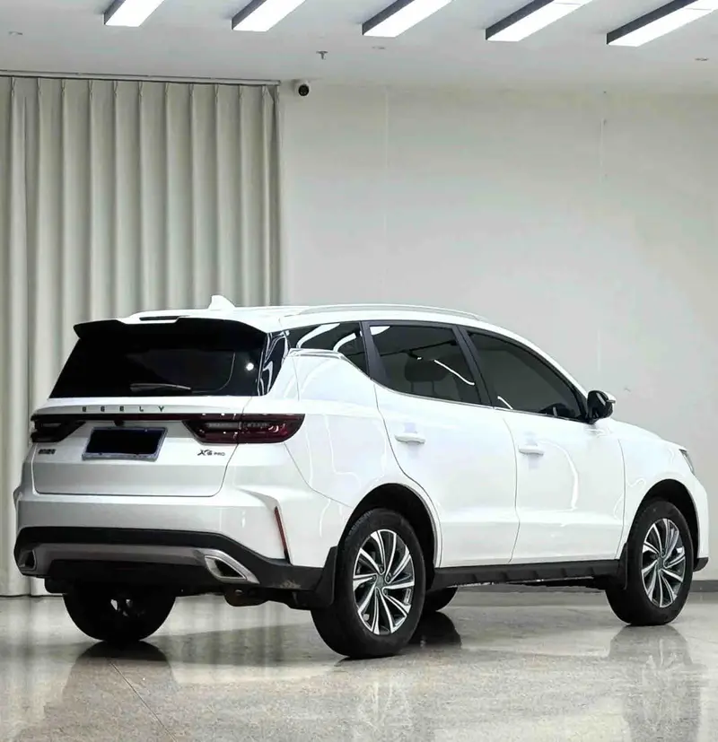 Vehicle photo 6