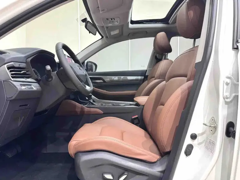 Vehicle photo 7