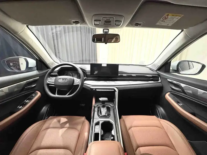 Vehicle photo 8