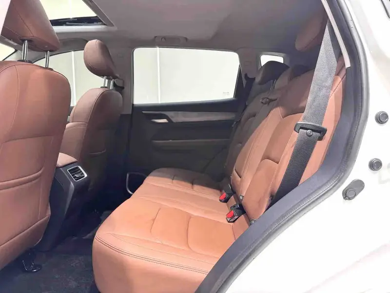 Vehicle photo 9
