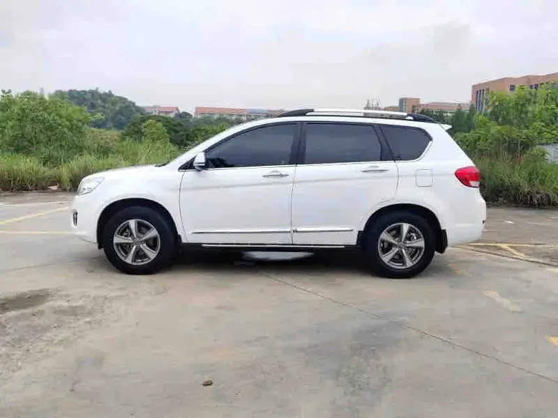 Vehicle photo 4