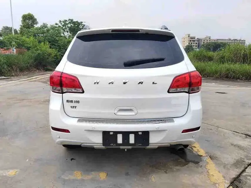 Vehicle photo 6