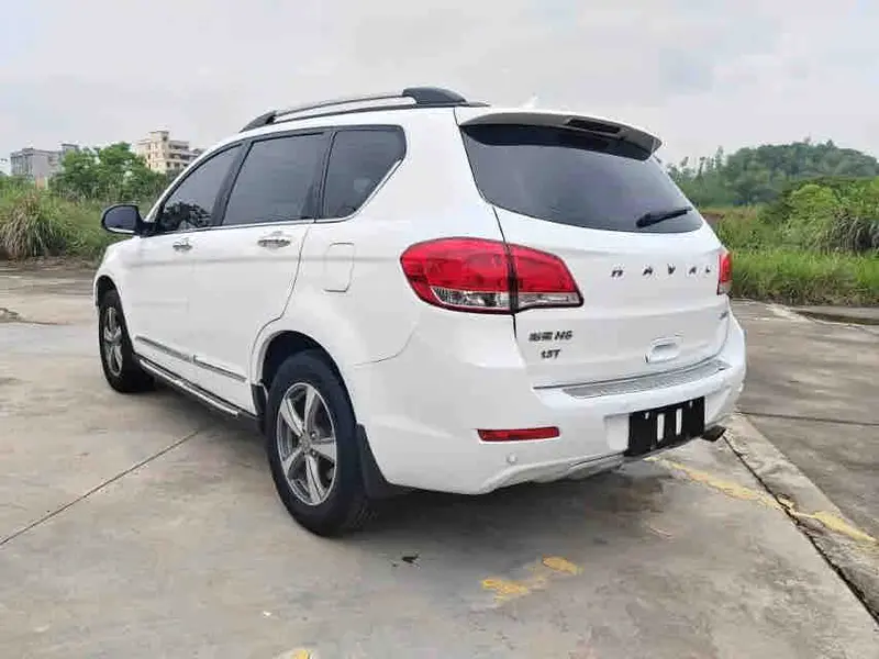 Vehicle photo 7