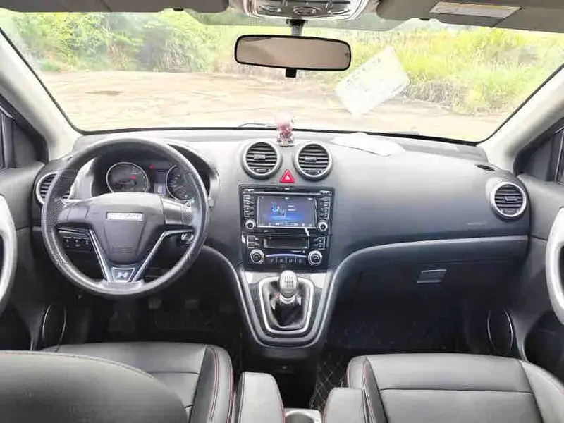 Vehicle photo 8