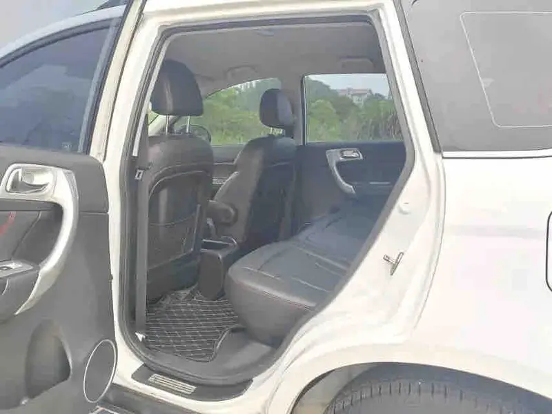 Vehicle photo 11
