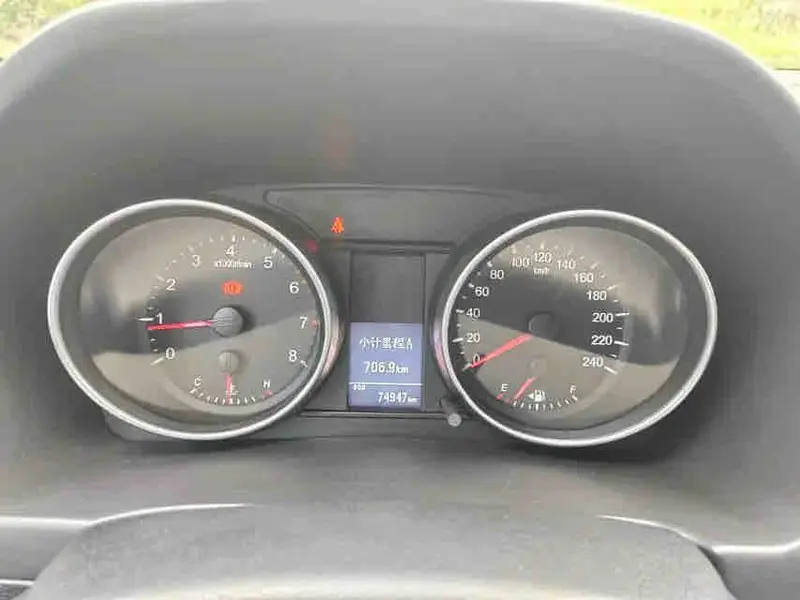 Vehicle photo 12