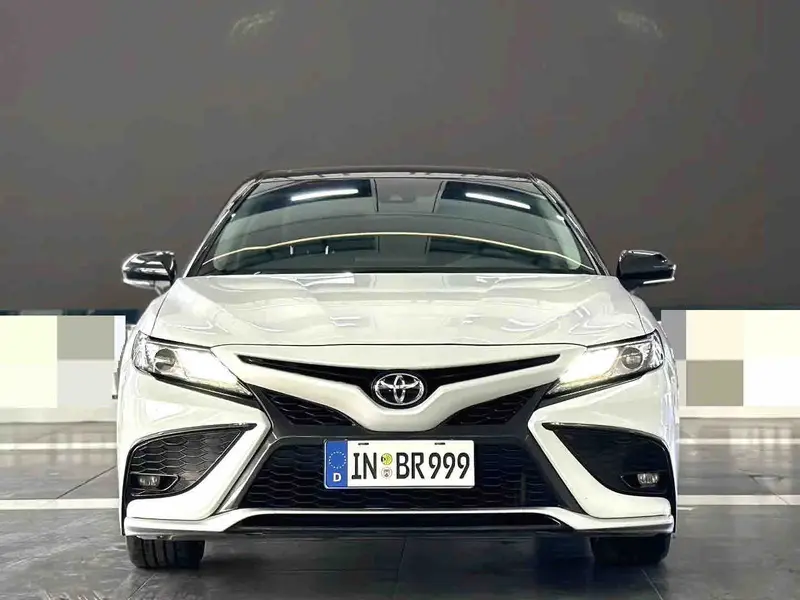 Vehicle photo 2