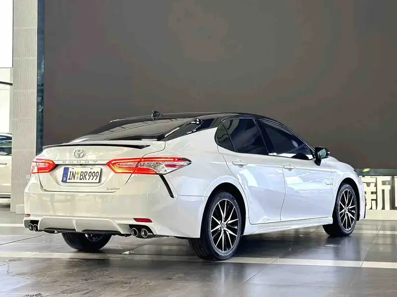Vehicle photo 3