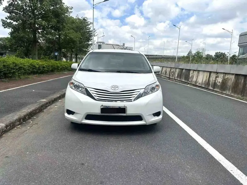 Vehicle photo 2