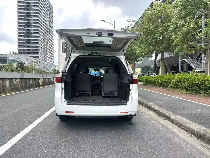 Vehicle photo 12