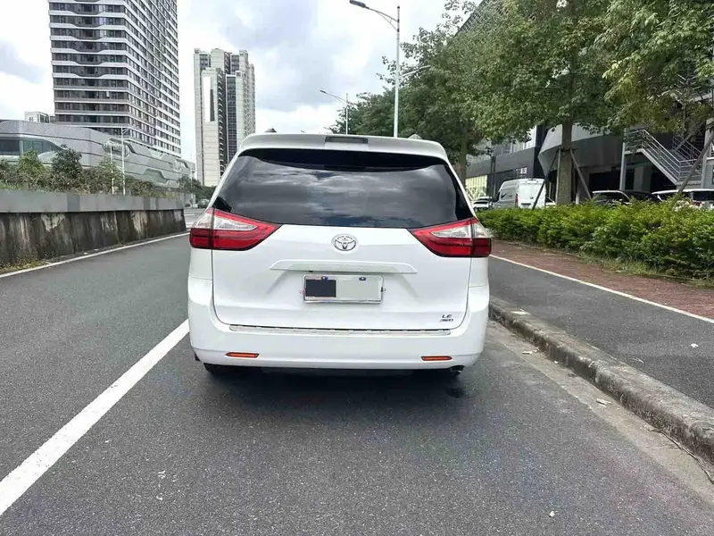 Vehicle photo 16