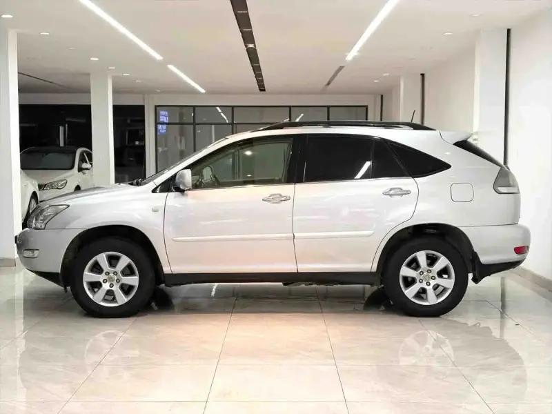 Vehicle photo 3