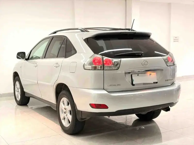 Vehicle photo 4