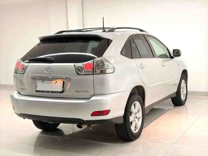 Vehicle photo 5