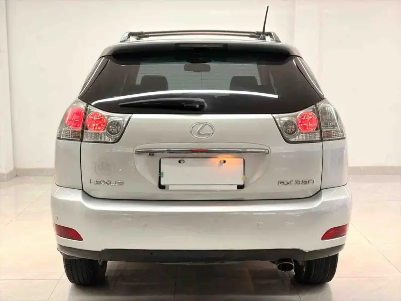 Vehicle photo 6