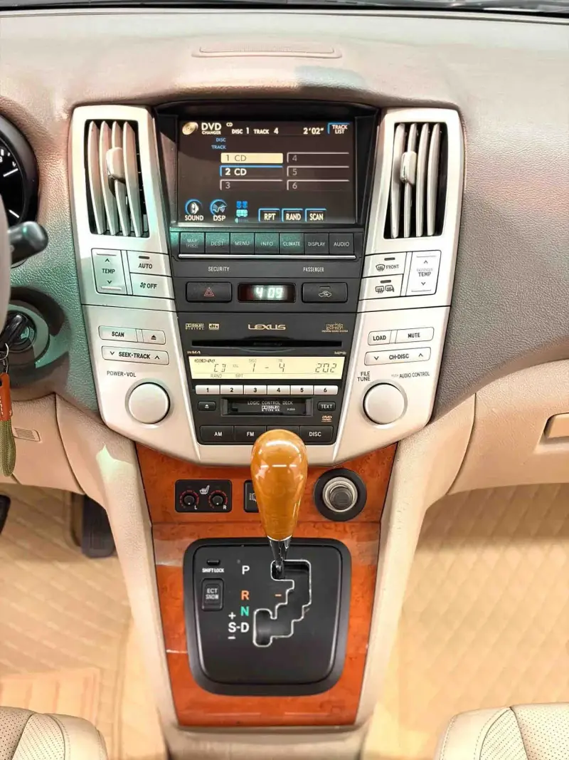 Vehicle photo 8