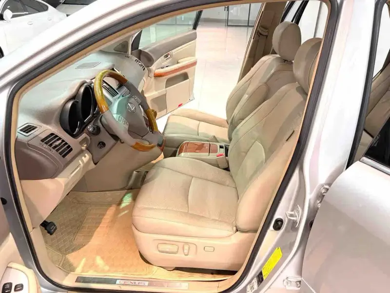 Vehicle photo 11