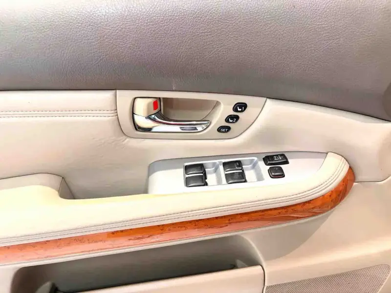 Vehicle photo 13