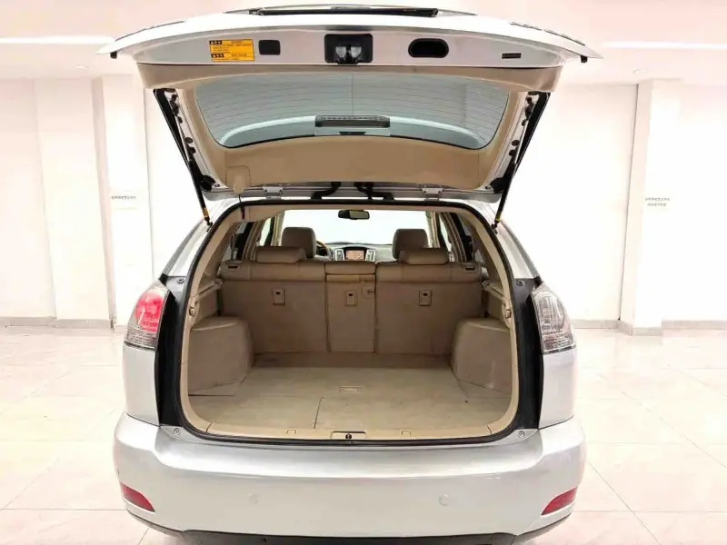 Vehicle photo 14