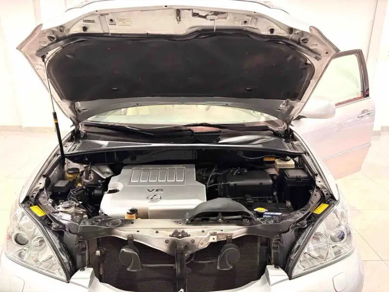 Vehicle photo 17
