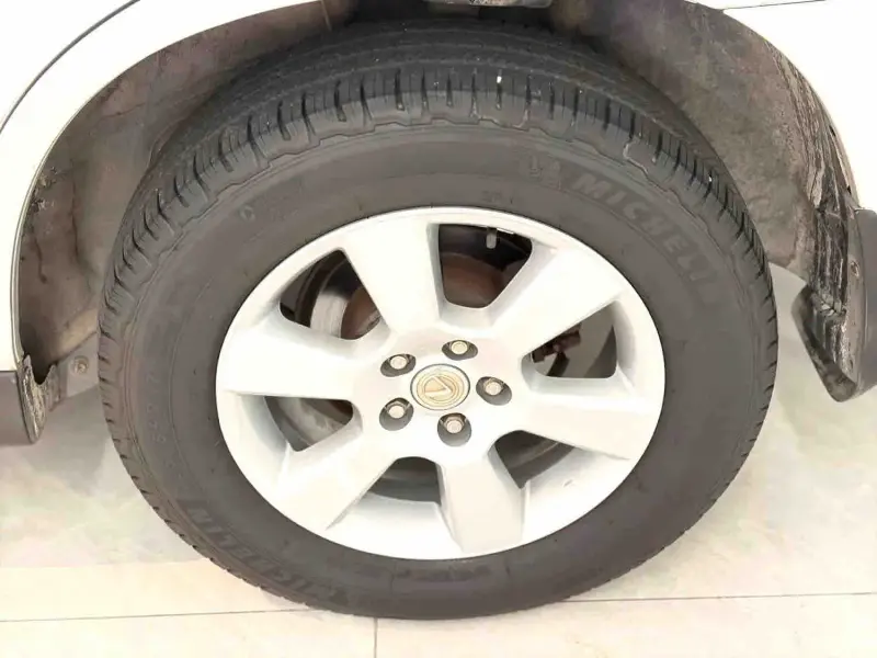 Vehicle photo 19