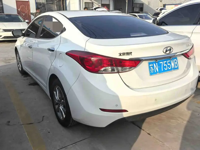 Vehicle photo 5