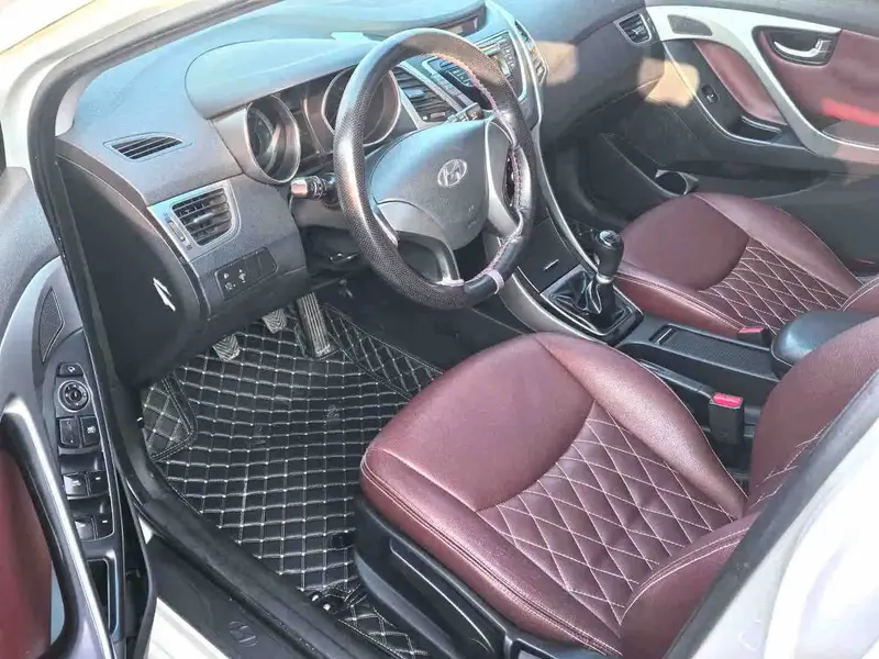 Vehicle photo 6