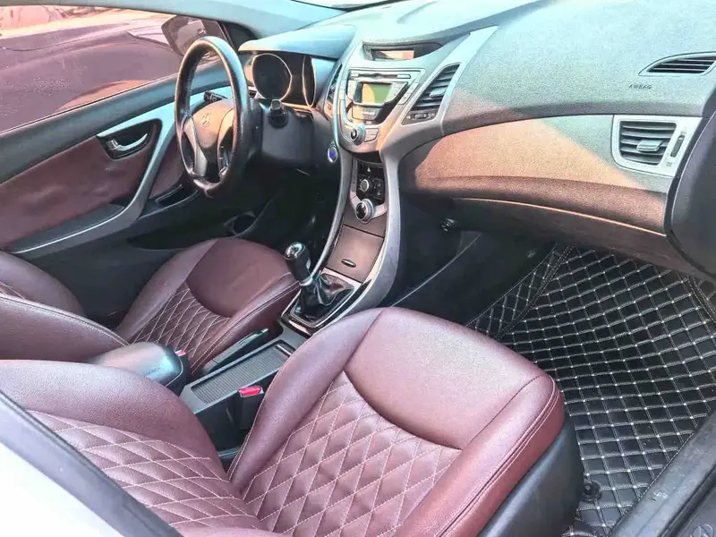 Vehicle photo 7