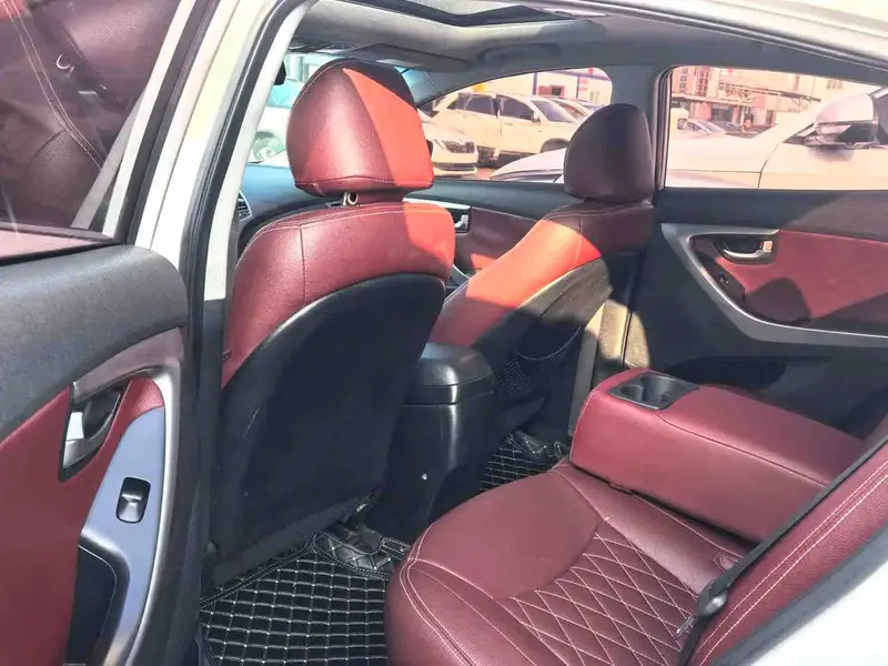 Vehicle photo 9