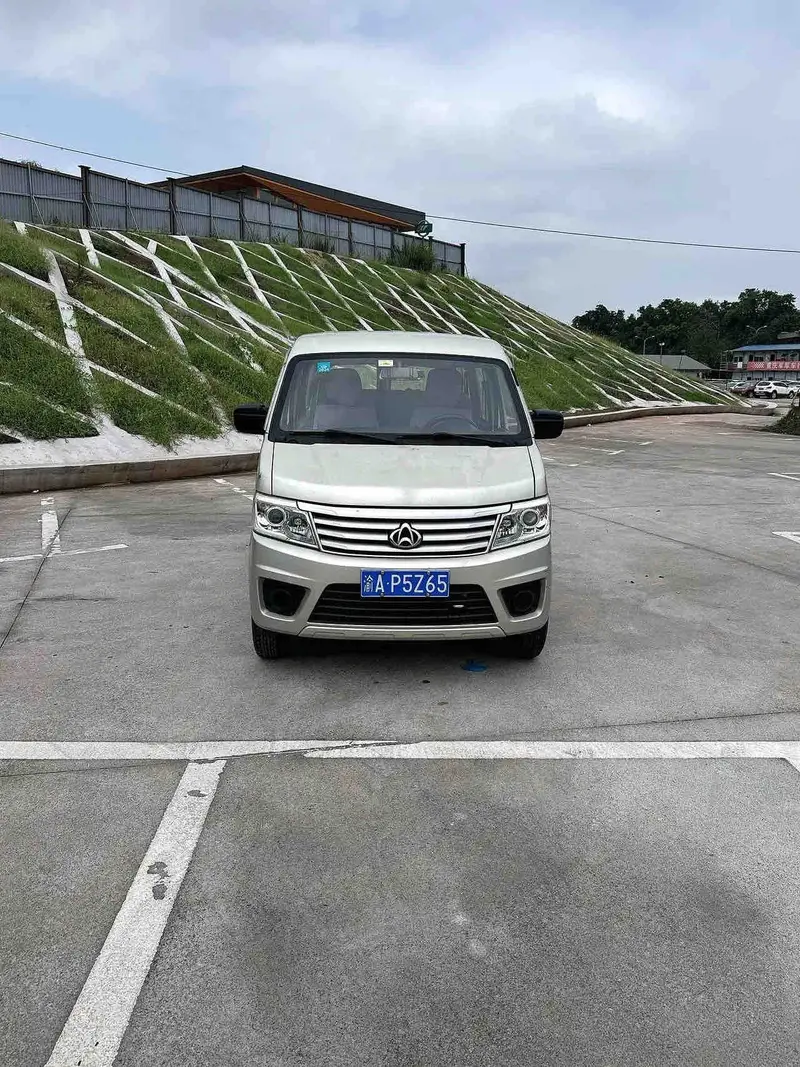 Vehicle photo 2